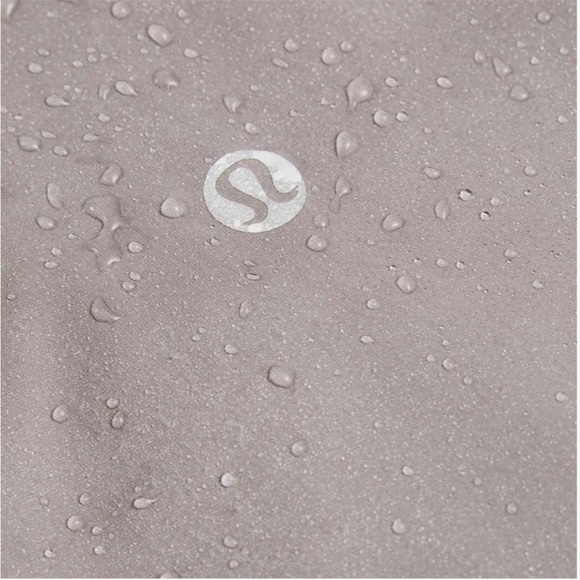 Lululemon Trace Back Bomber in Dark Chrome - Picture 4 of 16